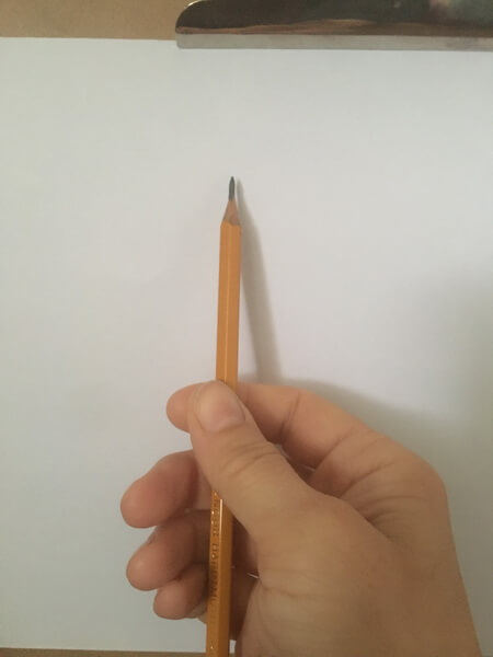 how to hold the pencil when drawing