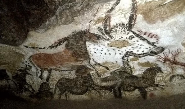 Photo of the wall painting in the Hall of Bulls, Lascaux Cave, depicting horses and bulls.